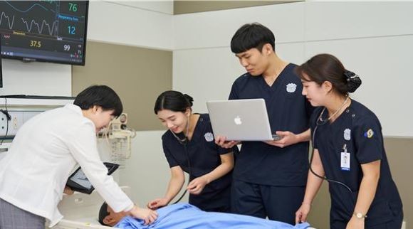 선린대학교 간호학부 학생들 실습 모습. ⓒ 선린대학교