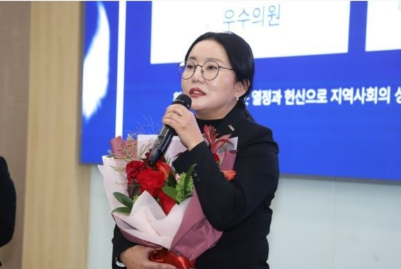 정경민 경북도의원이 지난 17일 대구 엑스코에서 '2024정기총회 및 광역우수의원' 시상식에서 우수의원으로 선정됐다. ⓒ 대구경북인터넷기자협회