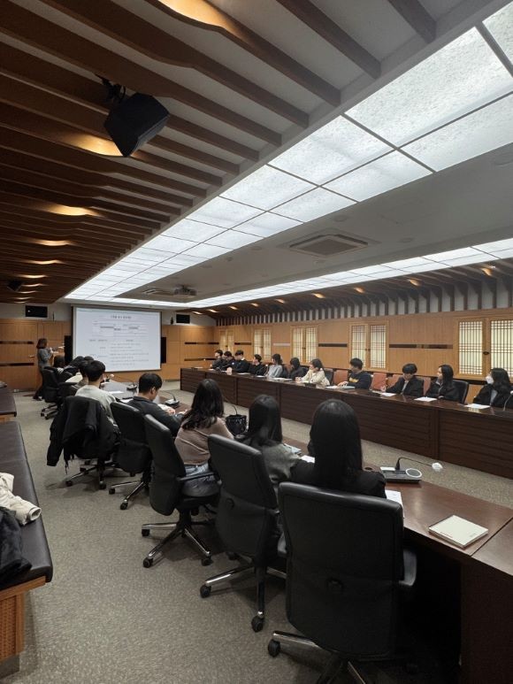 영천시는 지난 17일과 19일 시청 영상회의실에서 신규 임용 공무원 50여 명을 대상으로 기록물관리 교육을 실시했다. ⓒ 영천시