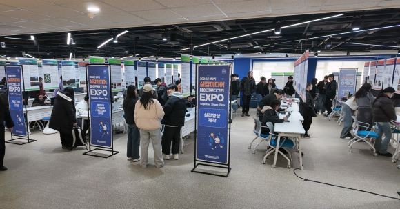 계명대 성서캠퍼스 동산도서관 3층 융합 X-SPACE에서 진행된 '2024학년도 2학기 마이크로디그리 엑스포' 모습. ⓒ 계명대학교
