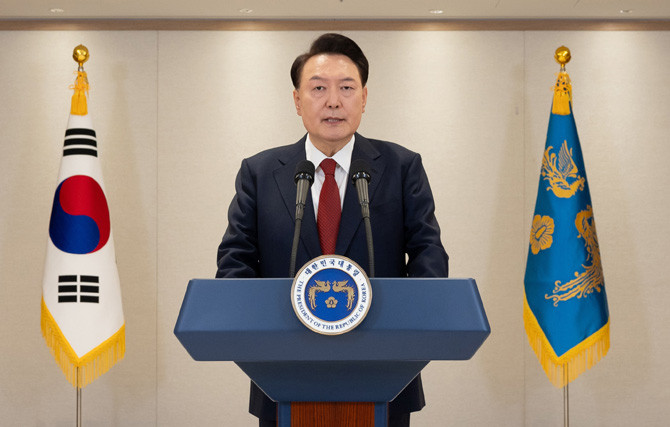 헌재는 윤 대통령이 탄핵심판 서류를 계속 거부하자 우편 송달도 받은 것으로 간주하고 27일까지 변론준비를 하도록 했다. ⓒ 연합뉴스