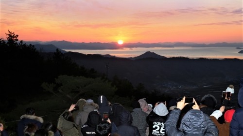 지난해 1월1일 순천CC에서 많은 사람들이 해돋이를 보고 있다. ⓒ 순천CC