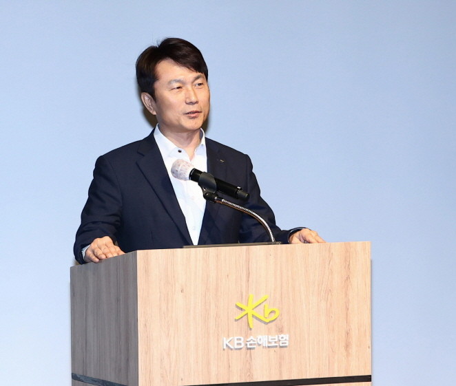 KB손해보험은 2일 오전 서울 강남구 역삼동에 위치한 KB아트홀에서 2025년 시무식을 개최하며 을사년 새해 첫걸음을 내디뎠다. ⓒ KB손해보험