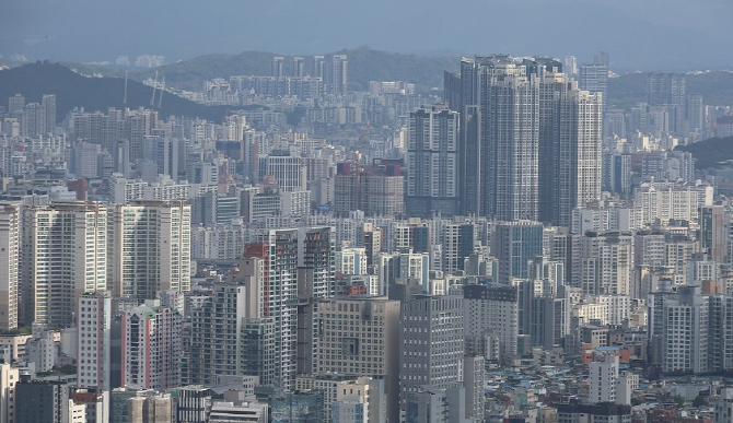 서울에서 신규 분양한 아파트의 m²당 평균 분양가(전용면적 기준)가 꾸준히 상승을 보이다가 2024년 말에 들어서자 2000만원 돌파를 눈앞에 두고 있다. © 연합뉴스