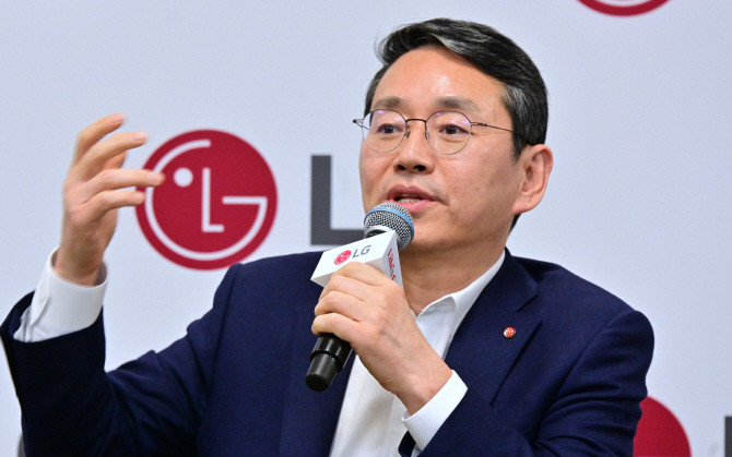 조주완 LG전자 CEO가 현지시간 8일 美 라스베이거스에서 열린 기자간담회에서 사업 전략을 소개하고 있다. Ⓒ LG전자