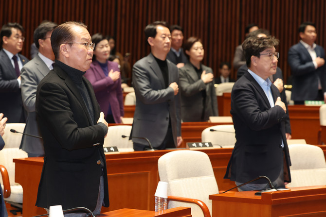 15일 비상의총을 마친 국민의힘이 고위공직자범죄수사처와 경찰의 윤석열 대통령 체포영장 집행에 대한 법적 검토를 진행할 것을 예고했다. ⓒ 연합뉴스