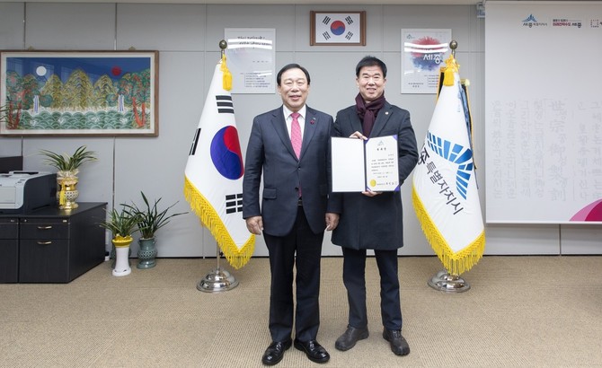 20일 시청 김종서실에서 제5기 인권위원회 위촉식 개최 후 기념촬영을 하고 있다. ⓒ 세종시
