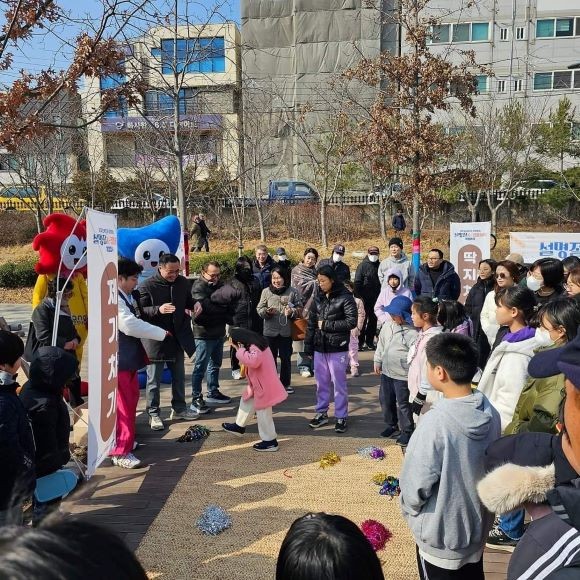 지난해 설 연휴 기간 철길숲에서 진행된 민속놀이 행사. ⓒ 포항시