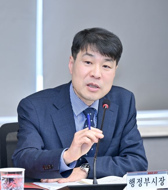 김정기 대구시 신임 행정부시장은 지난 20일 대구시 산격청사 대회의실에서 취임 후 첫 간부회의를 주재하고 설 연휴 대책 다시 한번 면밀히 점검해 현장에서 잘 작동되도록 만전을 가해 달라고 주문했다. ⓒ 대구시