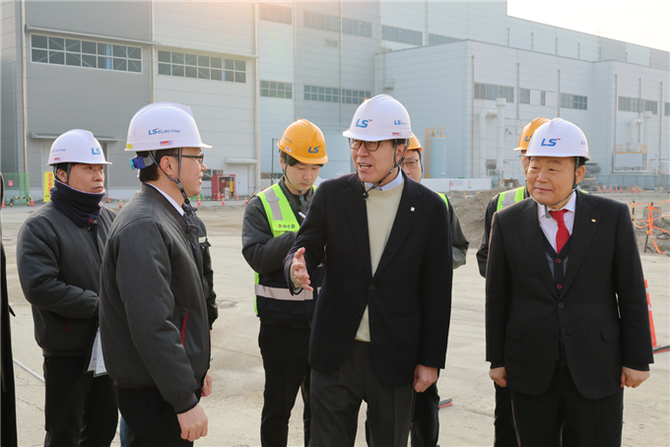 2025년 1월23일 LS일렉트릭 부산공장에 방문해 기업 애로사항을 듣는 박형준 부산시장. ⓒ 부산시