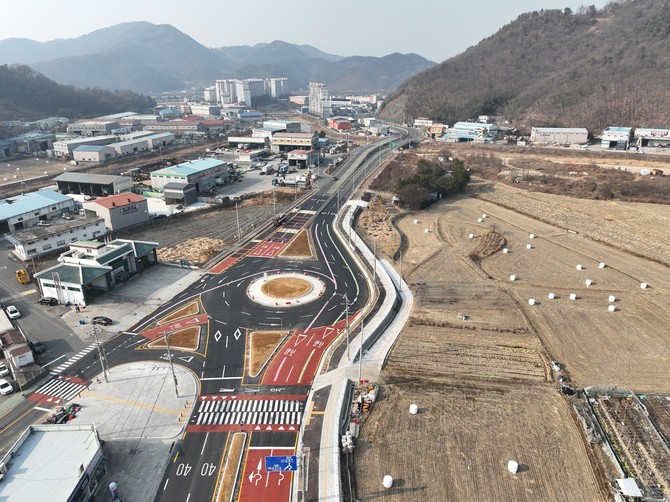 함안군 칠원119 안전센터 앞 회전교차로. ⓒ 함안군