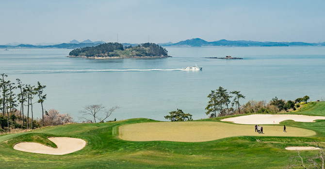 패키지 이용 기간 동안 일부 코스는 공사로 인해 휴장하며, 구체적인 일정과 세부 정보는 공식 홈페이지에서 확인할 수 있다. ⓒ 파인비치