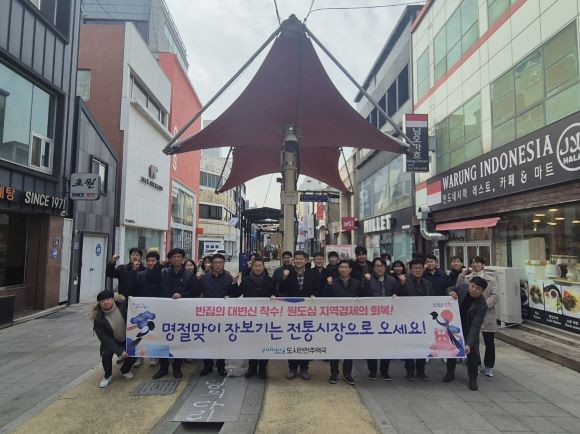 포항시는 23일 민족 대명절을 맞아 원도심 중앙상가 일대의 빈집 현장 점검에 나섰다. ⓒ 포항시