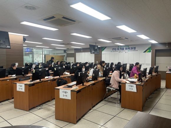 선린대학교는 지난 15일~24일 재학생 30명을 대상으로 대학혁신지원사업 '미래 대응 디지털 활용 능력 향상 교육'의 하나인 2024년 'ITQ자격증 취득과정' 프로그램을 운영했다. ⓒ 선린대학교