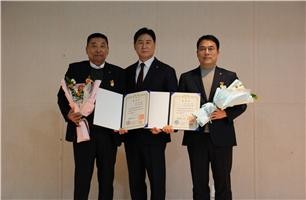 대통령 표창을 수상한 조성실 부회장(좌), 박경채 본부장(우). ⓒ 전남체육회