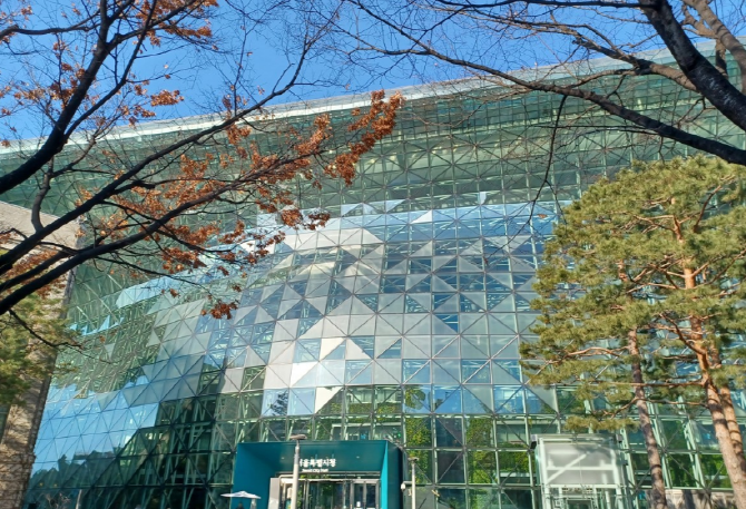 서울시가 상가 의무 면적을 줄이는 규제철폐안 1호를 신속히 가동하기 위한 지구단위계획 변경 절차를 밟는다. © 연합뉴스