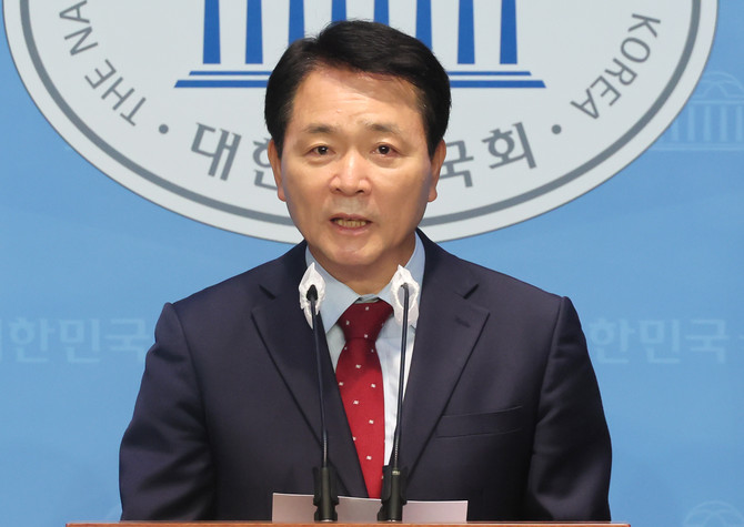 5일 성일종 국민의힘 의원은 이재명 더불어민주당 대표를 향해 "개헌에 나서달라"고 요청했다. ⓒ 연합뉴스
