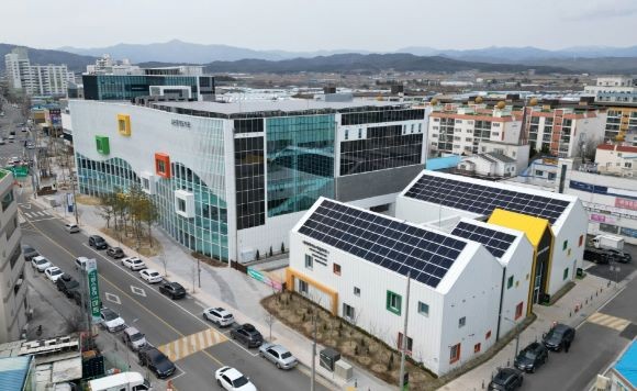 포은흥해도서관 및 흥해아이누리플라자 전경. ⓒ 포항시