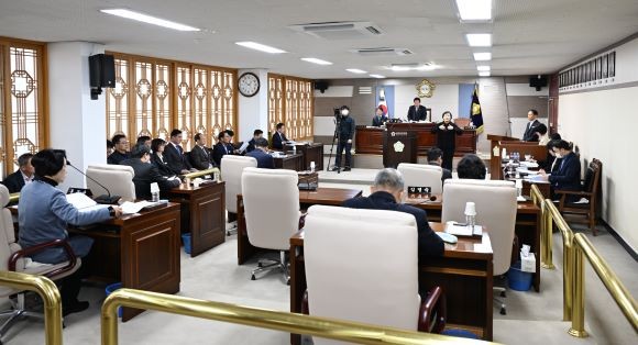 군위군의회는 17일부터 18일까지 2일간의 일정으로 제289회 임시회를 개회했다. ⓒ 군위군의회