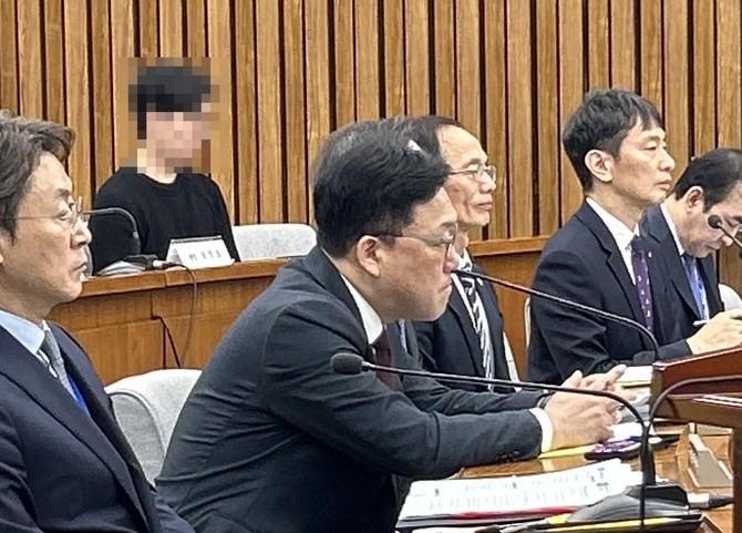 18일 김병환 금융위원장은 홈플러스 사태로 열린 국회 정무위원회 긴급 현안 질의에 참석했다. = 배예진 기자