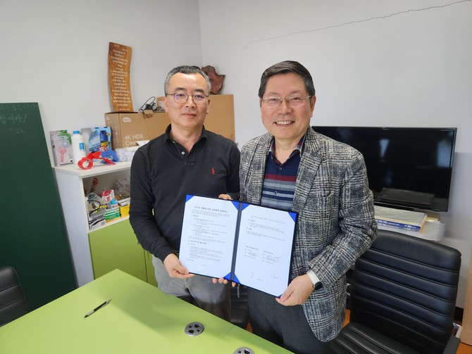 주식회사 에스앤디글로벌 백우민 대표(좌)와 엑스마인 박승훈 대표(우). = 나영혜 기자