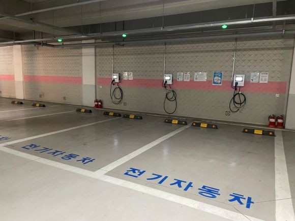 달성군이 21일부터 공동주택 지하주차장에 설치된 전기차 충전시설 지상 이전 설치비 지원 사업을 실시한다. ⓒ 달성군