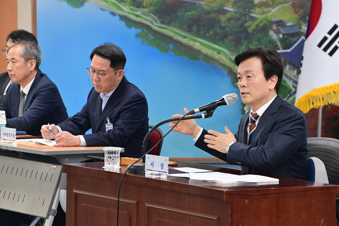 진주시가 2026년 국·도비 확보 추진상황 보고회를 하고 있다. ⓒ 진주시