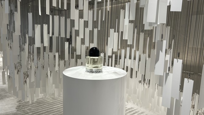 바이레도(BYREDO) 팝업 전시회에 놓인 '블랑쉬 앱솔뤼 드 퍼퓸'. =배예진 기자