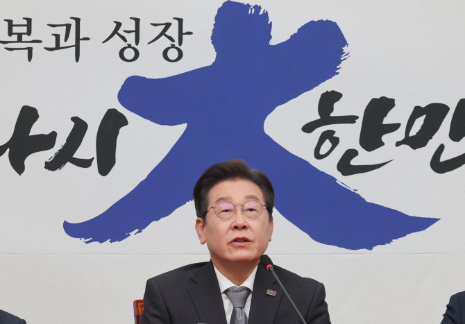 이재명 더불어민주당 대표가 4일 서울 여의도 국회에서 헌법재판소의 윤석열 대통령 파면 선고에 대한 입장을 밝히고 있다. ⓒ 연합뉴스