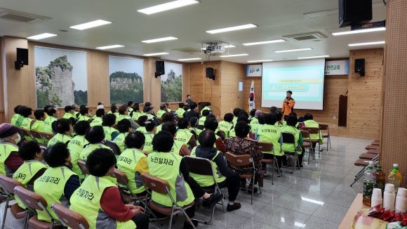 울릉군은 지난 1일부터 3일까지 읍‧면별로 '2025년 노인일자리 사업 발대식 및 안전교육'을 실시했다. ⓒ 울릉군