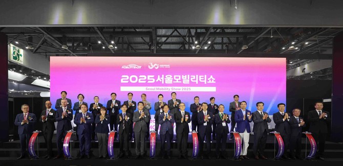 2025 서울모빌리티쇼 개막식에서 오프닝 세리머니가 진행되고 있다. ⓒ 서울모빌리티쇼조직위원회