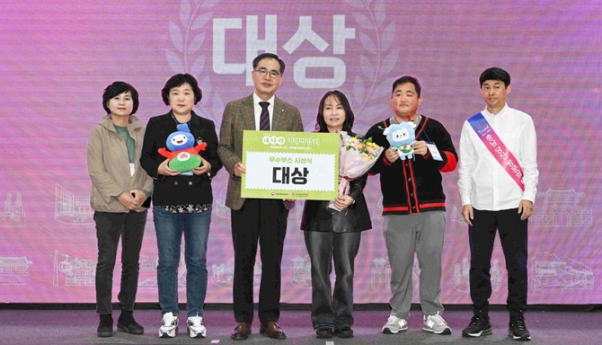 2025 내나라 여행박람회 충청남도 우수부스 대상을 수상 후 기념촬영을 하고 있다. ⓒ 아산시