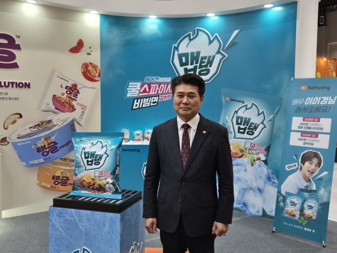 4일 서울 강서구 코엑스 마곡에서 열린 대한민국라면박람회를 찾은 김동찬 삼양식품 대표이사 부사장. = 추민선 기자