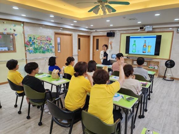구미시는 7일부터 감정노동자의 정서적 안정을 돕기 위한 '감정노동자 심리상담 및 치유 프로그램' 참여자를 모집한다. ⓒ 구미시