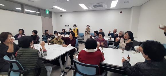 안동시는 지난 3일부터 의성 발화 산불피해로 인해 터전을 잃고 임시대피소에 거처 중인 피해 주민과 보호자를 대상으로 정신 건강관리 서비스를 제공 중이다. ⓒ 안동시