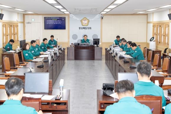 경북도의회는 7일 도내 산불 피해지역의 신속한 복구 지원을 위해 산불대책특별위원회 긴급 임시회의를 개최했다. ⓒ 경북도의회