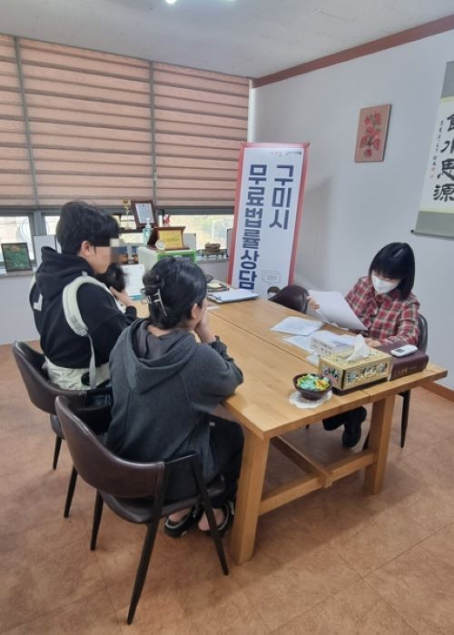 구미시는 지난 7일 양포동에서 시민들의 고충 해소와 법률서비스 제공을 위한 '찾아가는 무료법률상담'을 실시했다. ⓒ 구미시
