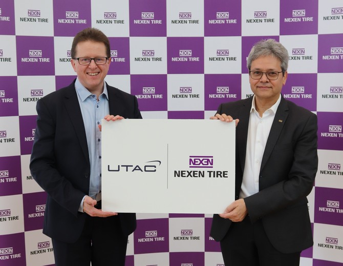 얀네 세우루야르비 UTAC 그룹 핀란드 부문 부사장(왼쪽)과 에드윈 반 데르 스타드 넥센타이어 유럽 OE영업 사업부문장이 핀란드 이발로에 위치한 UTAC 주행 시험장 내 전용 타이어 시험센터 설립을 위한 계약을 체결하고 있다. ⓒ 넥센타이어