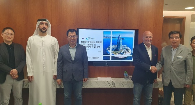 팜주메이라 건설사(Nakheel)와 회의을 개최 후 기념촬영을 하고 있다. ⓒ 보령시