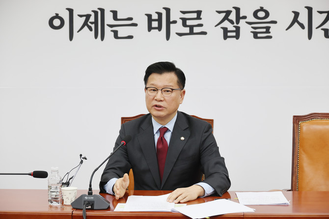 10일 이양수 국민의힘 사무총장은 비상대책회의를 마친 후 기자들과 만나 대통령 후보 선출 방식을 발표했다. ⓒ 연합뉴스