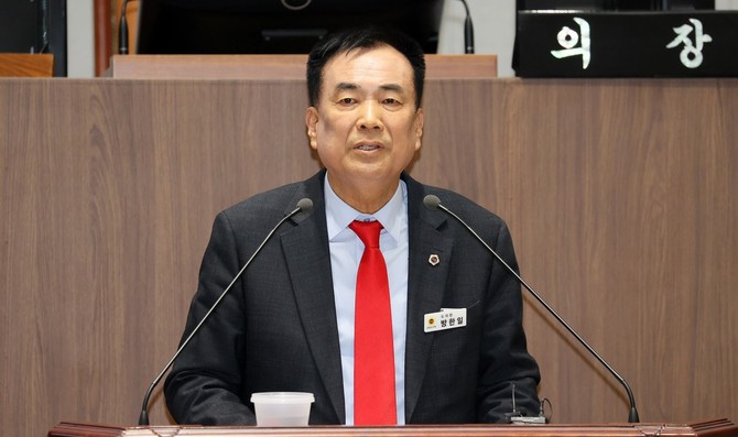 제358회 임시회 제3차 본회의 방한일 의원이 도정질문 하고 있는 모습. ⓒ 의회사무국