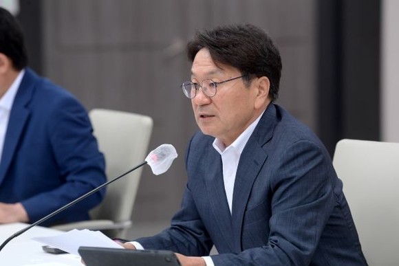 강기정 광주광역시장이 시청 중회의실에서 간부회의를 주재하고 있다. ⓒ 광주광역시