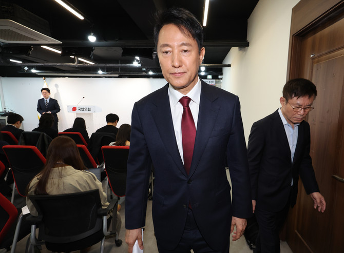 12일 오세훈 서울시장은 국민의힘 당사에서 긴급 기자회견을 열고 제21대 대통령선거 불출마를 선언했다. ⓒ 연합뉴스