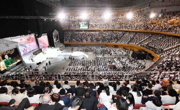 지난 12일 경기도 가평에 위치한 청심평화월드센터에서 진행된 2025 효정 천주축복결혼식 모습. ⓒ 가정연합