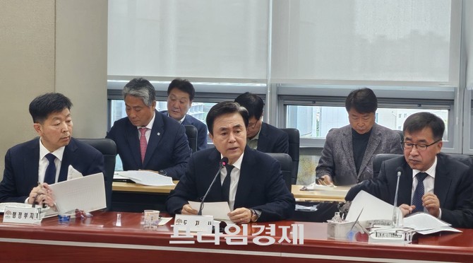 김태흠 충남도지사가 14일 제75차 실국원장회의를 주재하고 있다. ⓒ 프라임경제