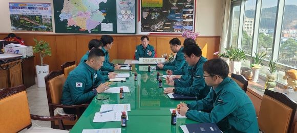 봉화군은 지난 15일 배진태 부군수 주재로 산불피해예방 및 향후 대응방안 마련을 위한 회의를 가졌다. ⓒ 봉화군