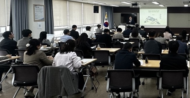 지난 16일 충청남도교육청교육과정평가정보원에서 '2025년 학교 공간재구조화사업'의 원활한 추진을 위한 배움자리를 진행하고 있다. ⓒ 충남교육청