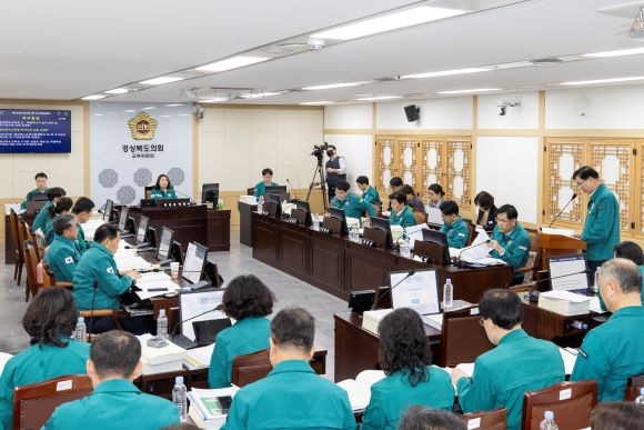 경북도의회 교육위원회는 지난 16일 조례안 6건과 2025년도 경상북도교육비특별회계 제1회 추가경정 예산안 및 기금운영계획 변경안을 심의했다. ⓒ 경북도의회