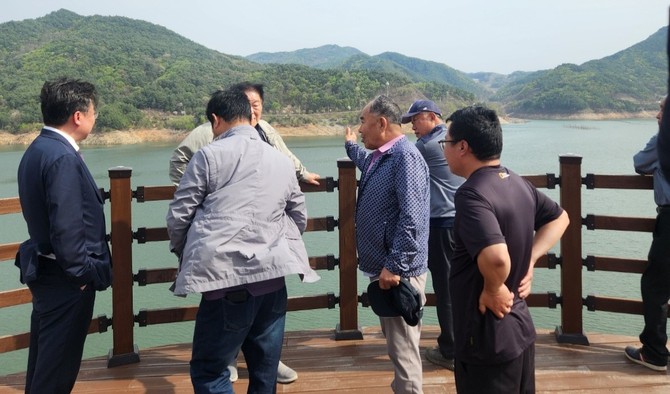 17일 지천댐 추진과 관련해 청양·부여 주민들의 불안 해소와 정확한 정보 제공을 위해 경북 영주댐 견학을 실시했다. ⓒ 충남도