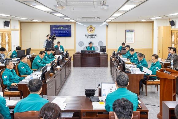 경북도의회 농수산위원회는 제355회 임시회 기간 중인 지난 16일, 2025년도 제2회 추가경정예산안 및 조례안을 심사했다. ⓒ 경북도의회